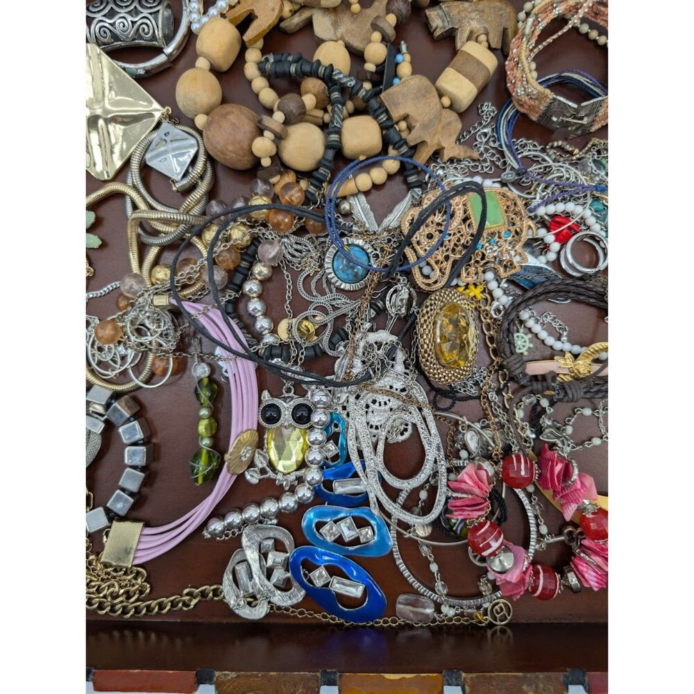 Junk Mixed Jewelry Lot Crafting Upcycle Repair 2.11 lbs READ - Picture 6 of 8